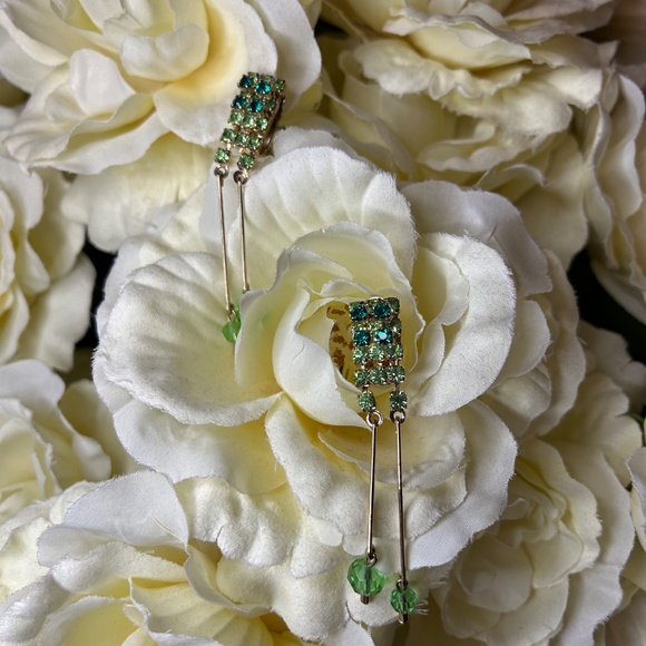 Vintage Gold tone & Green Rhinestone Jewelry Set-Brooch, Necklace & Earrings - Picture 12 of 12